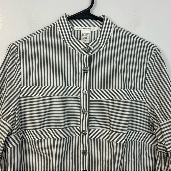 DVF Grey/White Striped Button Down Top w/ Flounce Sleeves Size 10 - Picture 2 of 10